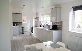 Cosy Four Bed Property With En-Suite Near To Nec Birmingham Airport And The City