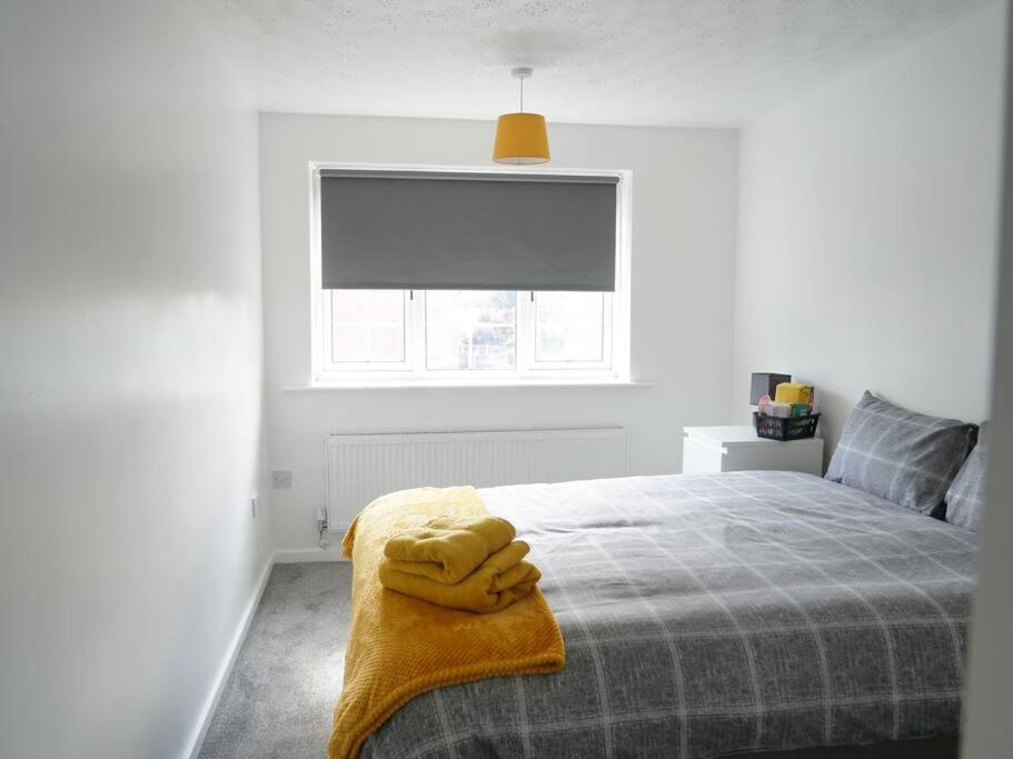 Cosy Four Bed Property With En-Suite Near To Nec Birmingham Airport And The City Exterior photo