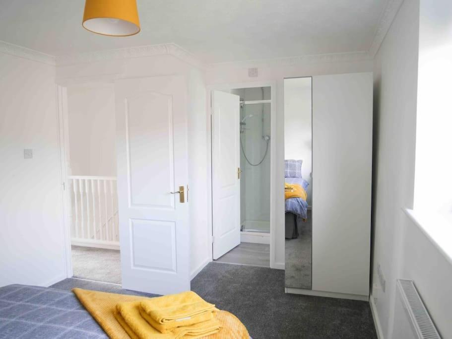 Cosy Four Bed Property With En-Suite Near To Nec Birmingham Airport And The City Exterior photo