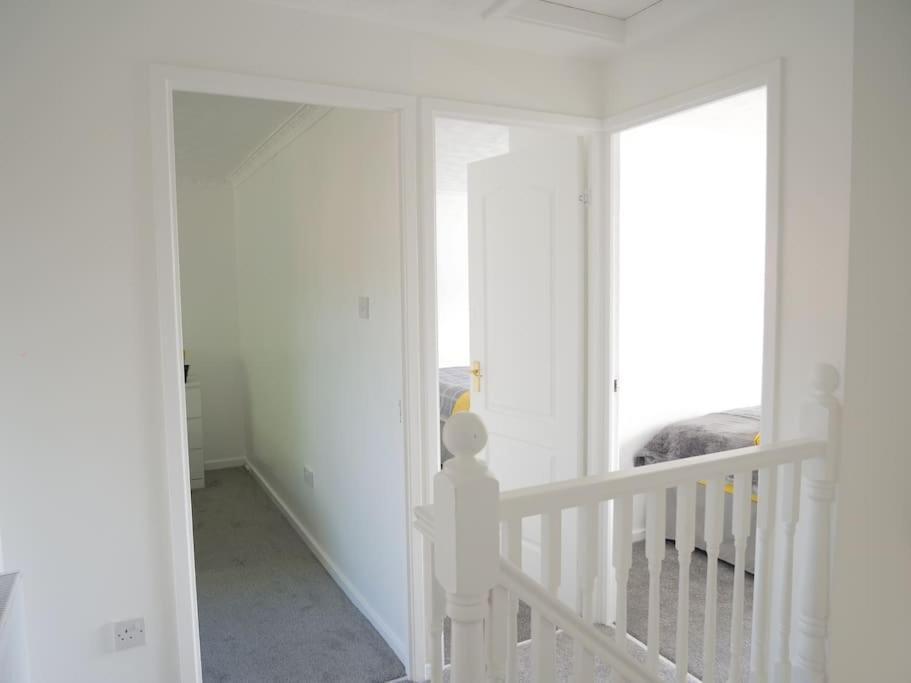 Cosy Four Bed Property With En-Suite Near To Nec Birmingham Airport And The City Exterior photo